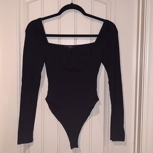 🖤 Forever 21 Black Long-Sleeve Square Neck Bodysuit
